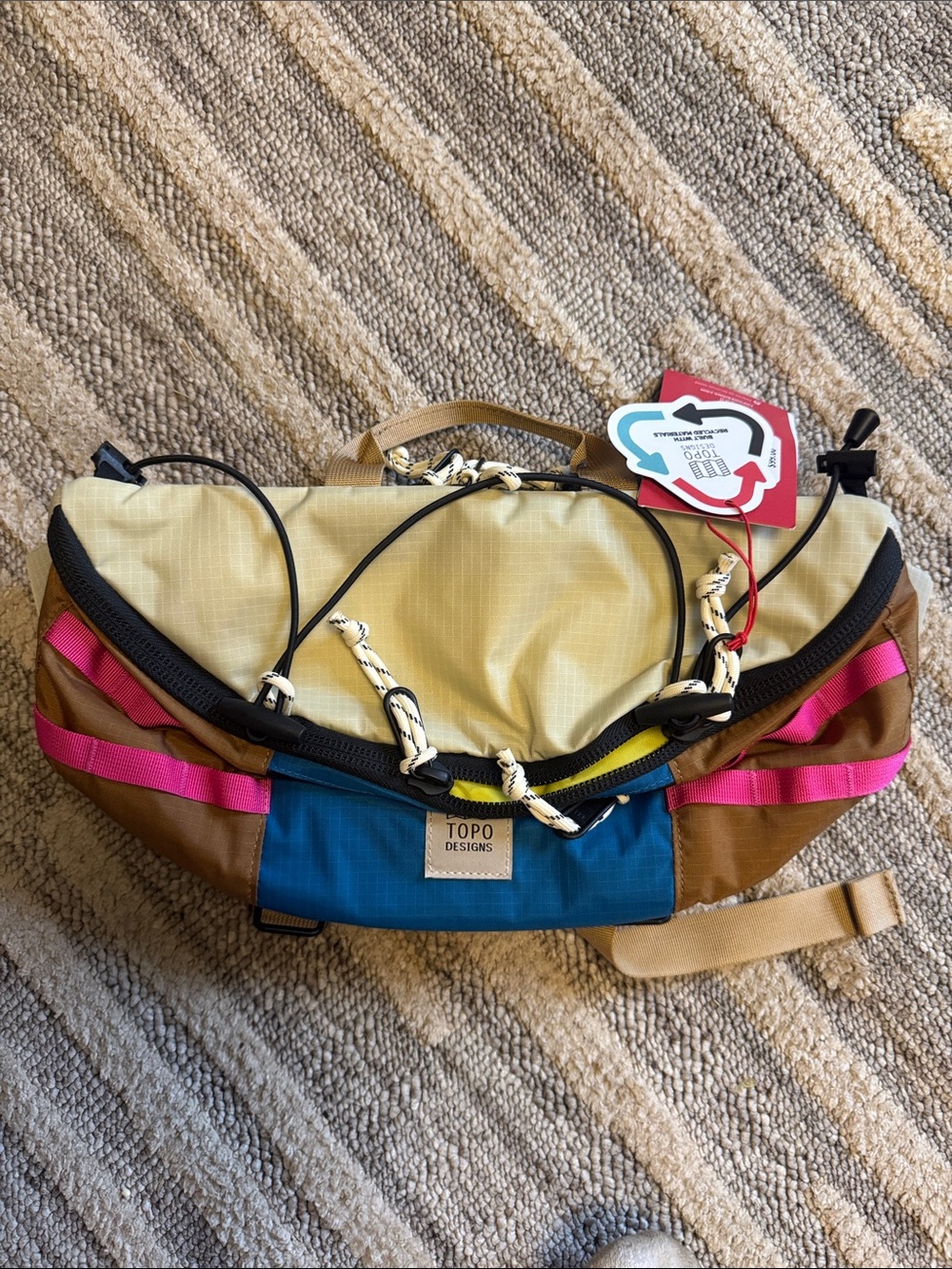 Topo mountain sling bag